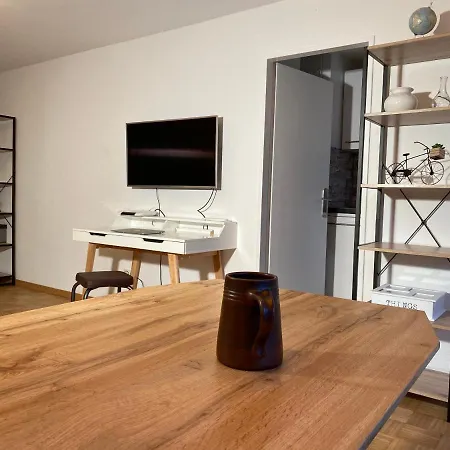 Private In Fuerstenfeldbruck, Nahe Ammersee/muenchen/augsburg Apartment